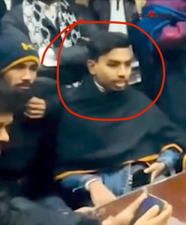 salah_shoaib's tweet photo. 🚨 HINDU COP KILLER ENTERS INDIA WITH FAKE VISA!

Mahdi Hasan, a district-level leader of the "Students Against Discrimination" (SAD) movement in Habiganj, Bangladesh, who was arrested in January 2026 after a video went viral in which he boasted about involvement in the killing of a Hindu police officer, is reportedly has entered INDIA and trying to get visas of any other country. A video circulating on social media shows Mahdi inside the Embassy of Portugal in India. 

The question here is - how has Mahdi Hassan entered India?

@DelhiPolice @NIA_India @ians_india @CNNnews18 @News18India @News9Tweets @ABPNews @ZeeNews