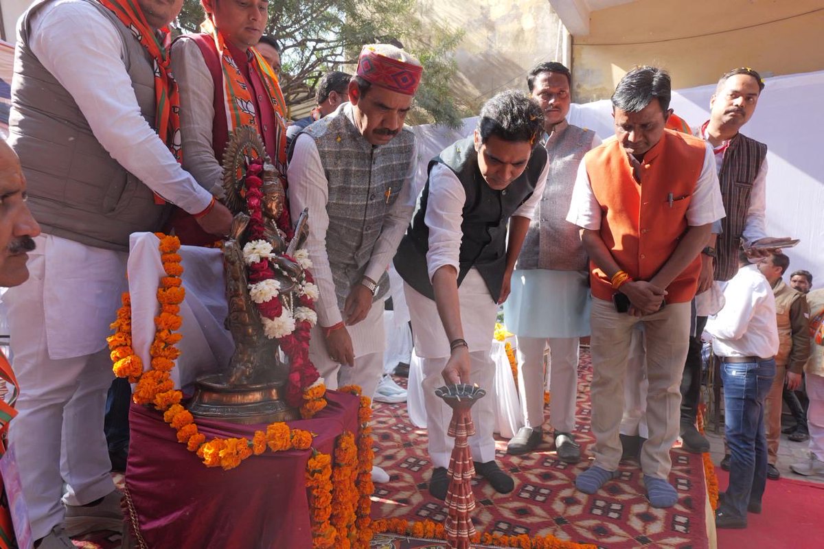 PankajSinghBJP's tweet photo. आज कानपुर में आयोजित ‘बजट युवा संवाद’ कार्यक्रम को संबोधित किया।

बजट 2026-27 के माध्यम से प्रधानमंत्री श्री @narendramodi जी ने स्पष्ट किया है कि विकसित भारत केवल संकल्प नहीं, बल्कि उसे साकार करने का ठोस रोडमैप है। #ViksitBharatBudget हर वर्ग के सशक्तिकरण और विश्व में अग्रणी भारत के निर्माण का आधार है।