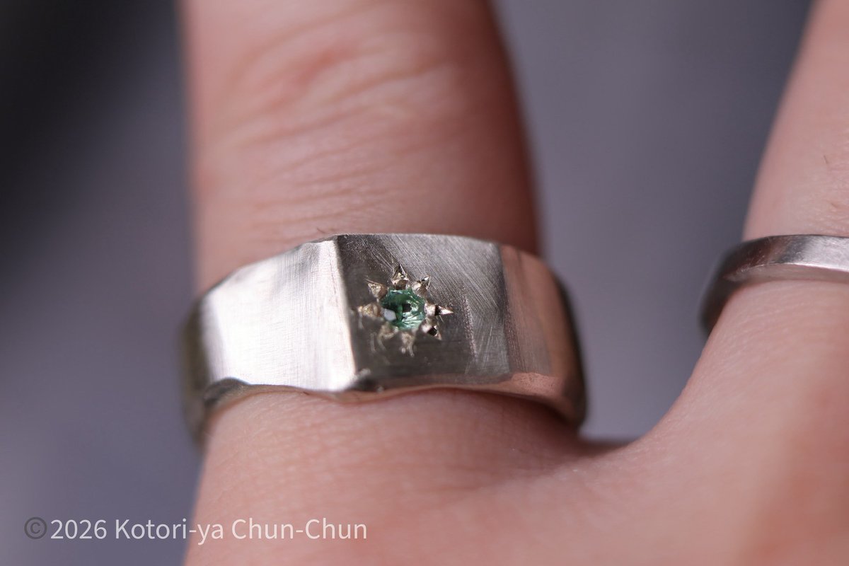 今回はあなたの指輪ライフに革命をもたらす新作。 「親指専用」リング