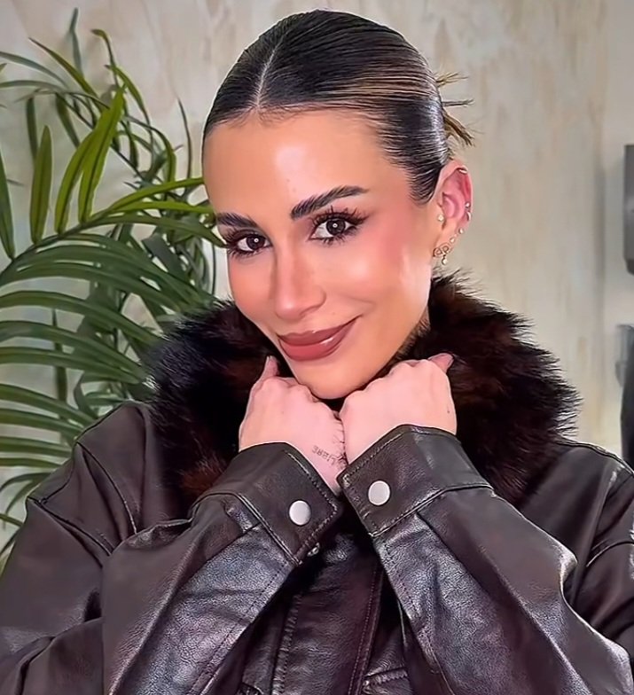 HOY o mañana, te espera un nuevo comienzo.  Tú,  tu talento y tu brillo ✨️ , no necesitas más. 
Allí voy contigo TQM 🫶
🤍#CrisPorta🤍
#TeamPorta