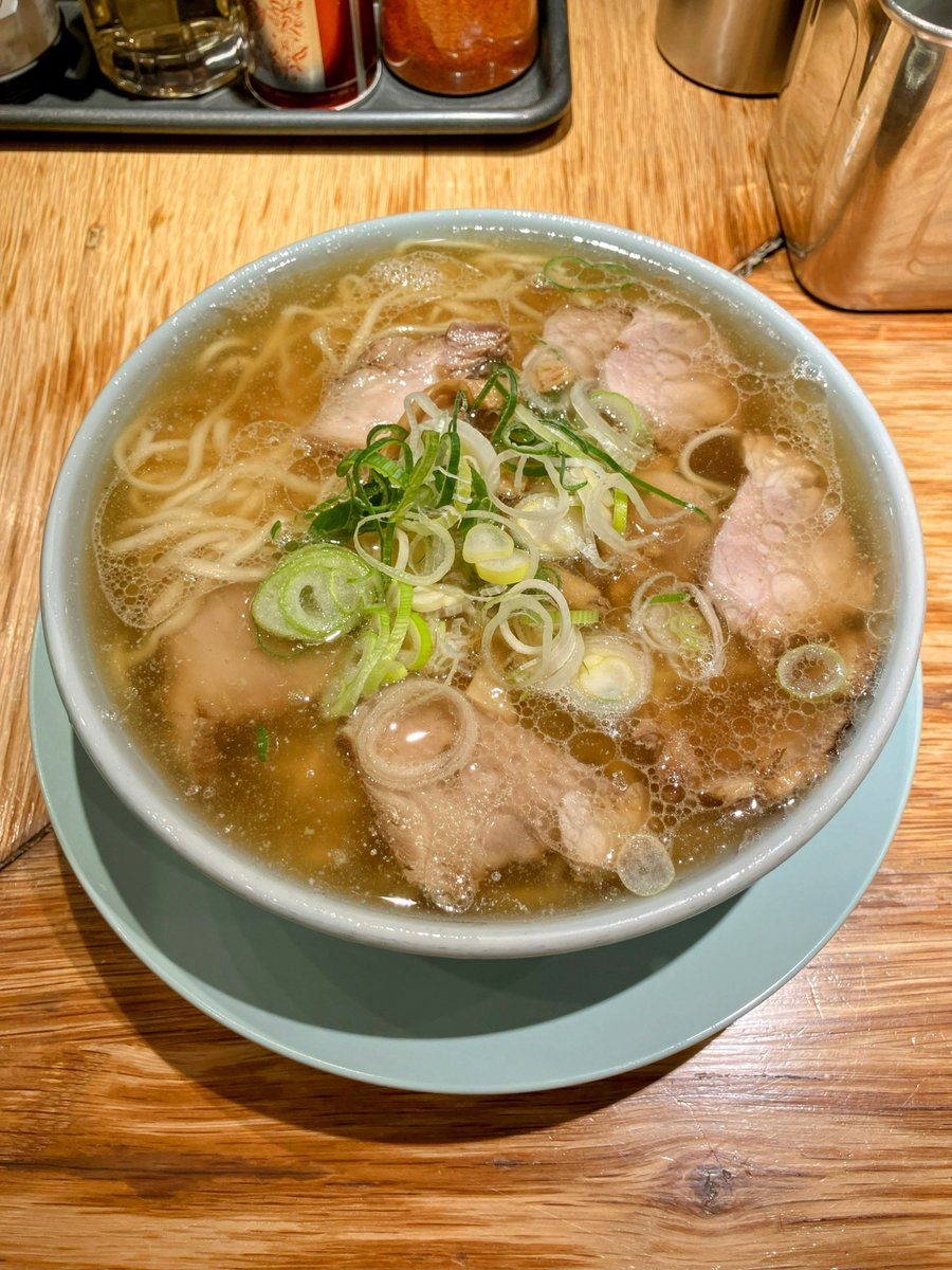 田町えっちゃんラーメン。 中華そば大 油たっぷりのなみなみと注がれた
