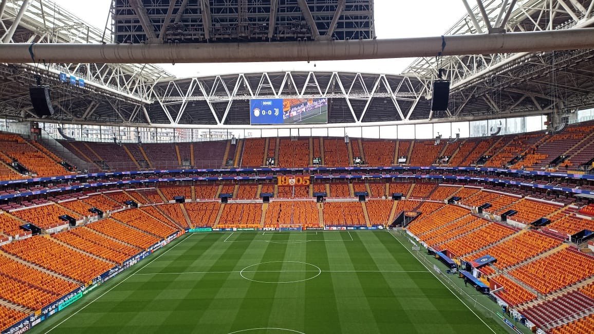 🚨 Dev mücadele öncesi Tribünler'de bayrak hazırlığı .

Galatasaray vs Juventus