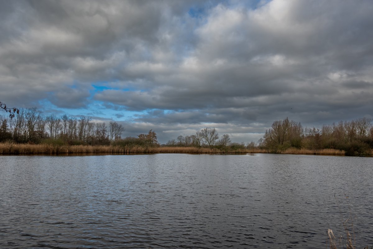 MWezemael's tweet photo. #vrtweer @meteoBram #weerfoto #wolken #nikonphotography #weatherphotography #Overmere 10u45 https://t.co/cPM33JboTL