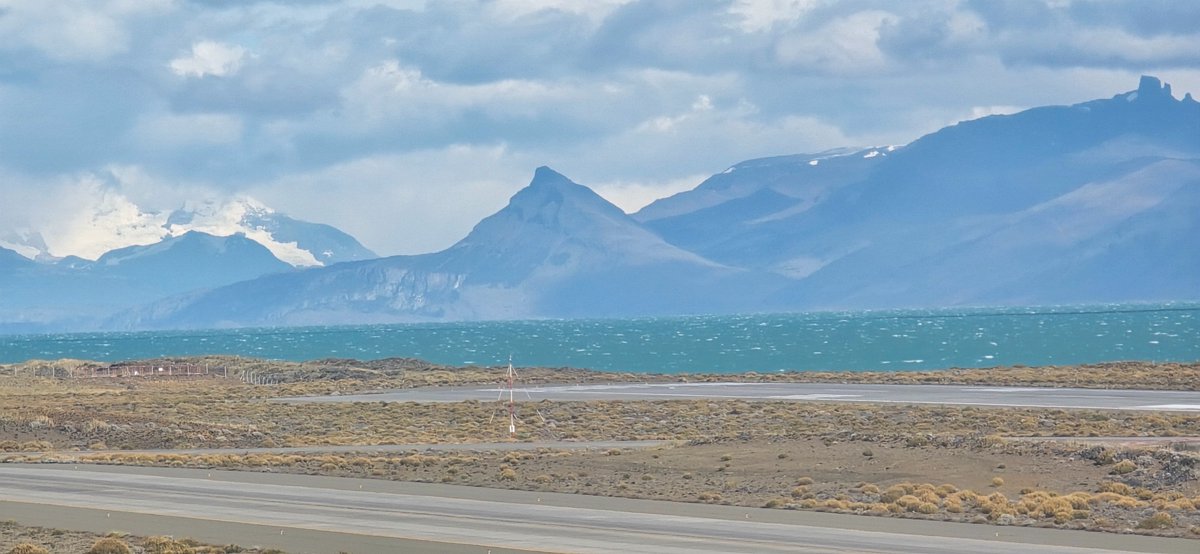 MarcosF12905789's tweet photo. @MarceloDelsast1 @A4KikeLippi Vista a cabecera 07, de fondo el Lago Argentino. 240/20 máximas de 25kts. https://t.co/PS1fF5mYdm