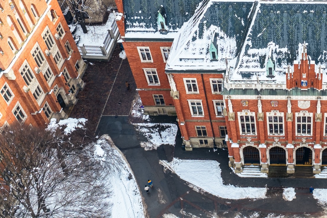 JagiellonskiUni's tweet photo. Koniec przerwy semestralnej; przed nami zimowa sesja poprawkowa. Powodzenia w waszych zmaganiach!

📷 A. Koprowski https://t.co/vJYiqcxjn8