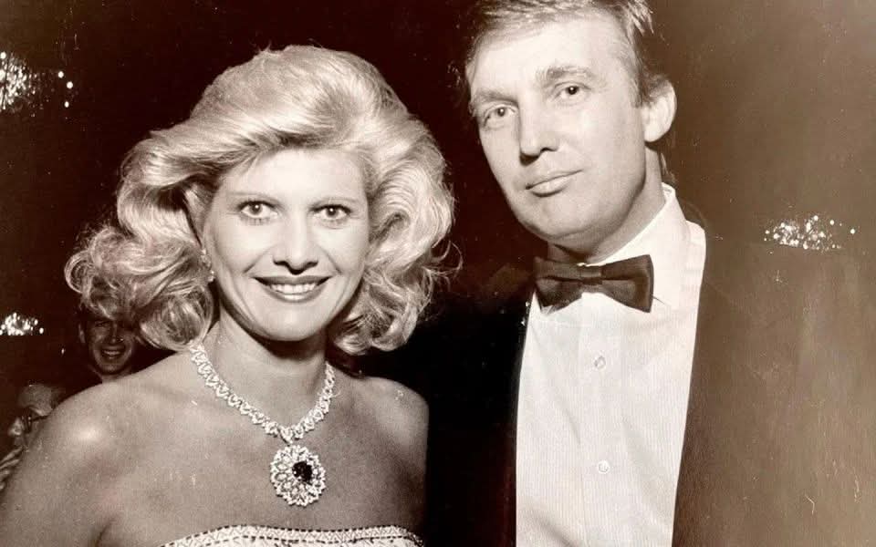 😥 Trump’s first wife, Ivana Zelníčková, fell down the stairs and died just a week before she was supposed to testify against Trump.
She is buried on a golf course; her grave is overgrown with weeds, and no one ever visits it.
For some reason, that doesn’t surprise anyone at