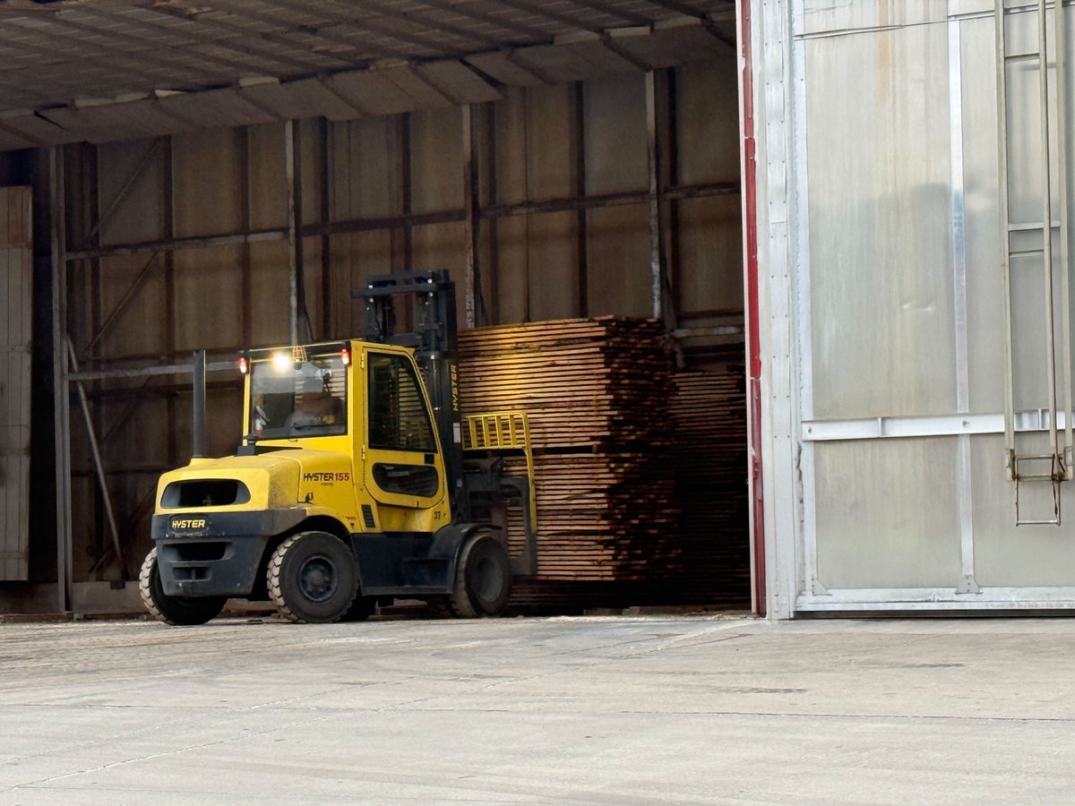 QuartersawnWood's tweet photo. Fresh out of the kilns. Dried to perform.

#HardwoodIndustry #FrankMillerLumber #FamilyOwned https://t.co/k0ZDbZoAD9