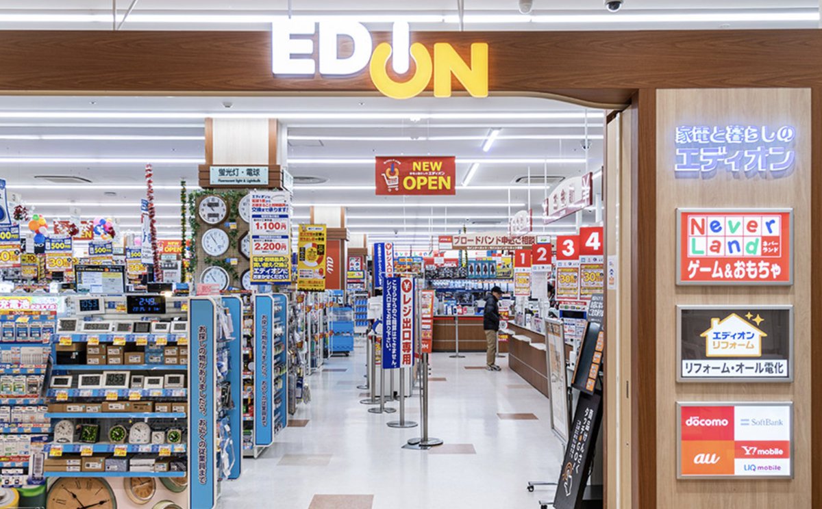 MNPしてスマホでお得になりたい人は、まずは量販店に行けば間違いなし！
１回線45000ポイントは固い。例えば４回線で180000ポイントで爆益。 量販店といえば、エディオン、ヨドバシ、ビックカメラ、ケーズデンキ、ヤマダ電機、どこもお得な案件ばかり。キャリアはどこがいいかな？