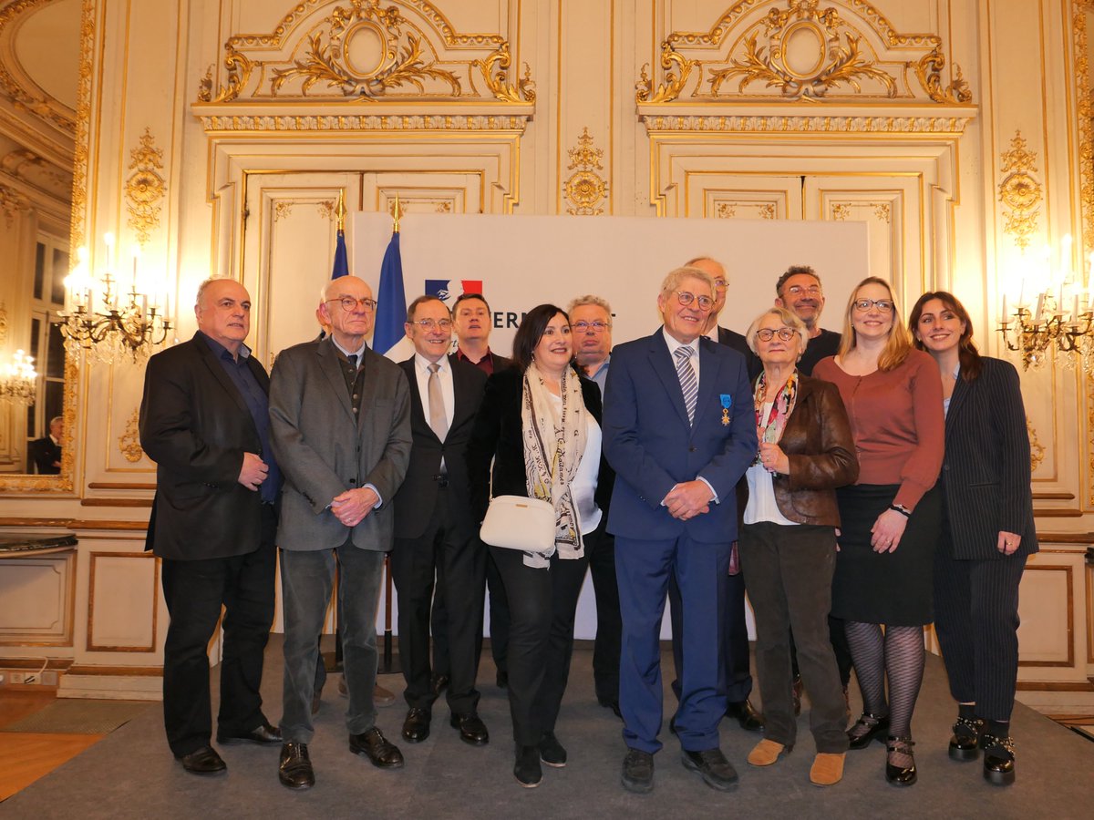 FNAUT_fr's tweet photo. 🎖️ La #Fnaut est fière d’avoir accompagné son ancien Président et désormais Président d'honneur, Bruno Gazeau, à l’occasion de la remise des insignes d’officier de l’ordre national du Mérite par le ministre chargé des Transports, @PhilippeTabarot.

Cette distinction honore un parcours exemplaire et un engagement collectif au service de mobilités plus justes, plus durables et plus accessibles. 👏 Merci Bruno pour ton engagement sans relâche au service des usagers !

🔎  Une partie de l'équipe Fnaut 📸  Roger DILLENSEGER Michel Quidort Alain RICHNER Marc Pélissier Djamila Bessa Marc Debrincat Bruno Gazeau Jean Marie Beauvais François Delétraz Christiane Dupart Anne-Sophie Trcera Nina Soto