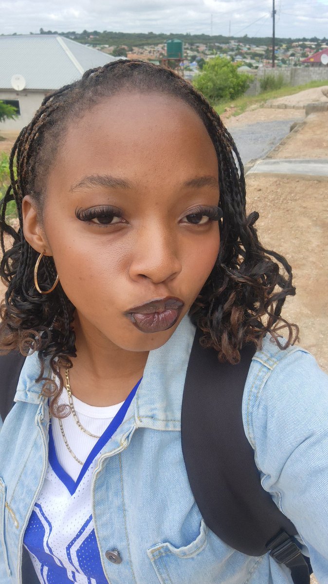 azamiwe_'s tweet image. live for making kissy faces.