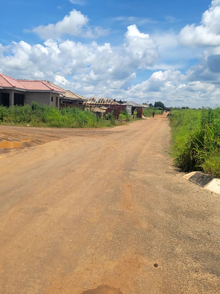 Fedza2090's tweet photo. *Glaudina stands phase 2* 
300sqm fully serviced
Parent deed, permit and compliance 
Ready to build 
*15k*
Call or app 0777832635 https://t.co/whXjR2sPSI