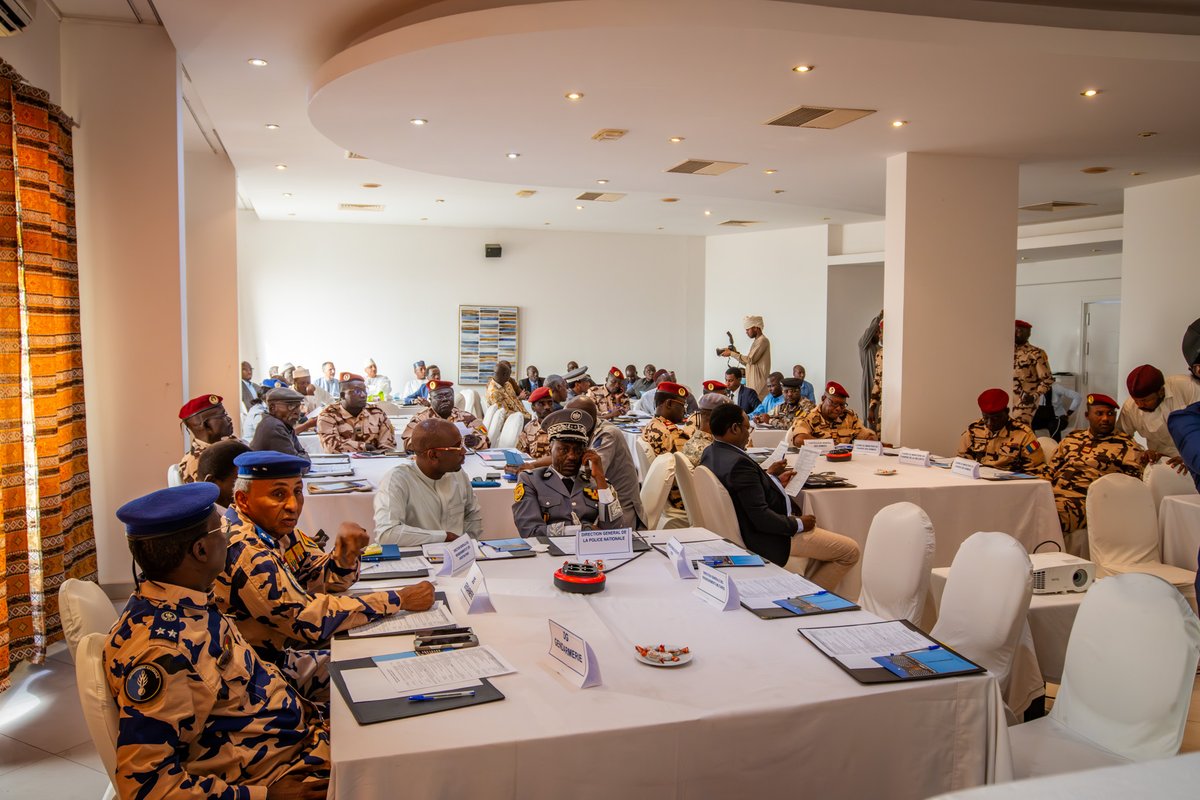 PNUD_Tchad's tweet photo. 🇹🇩 Atelier sur le rôle des FDS dans le processus DDR

Ouverture ce matin d’une concertation avec les Forces de Défense et de Sécurité autour du processus de Désarmement, Démobilisation et Réinsertion (DDR), en présence du Ministre de la Sécurité Publique représentant le Ministre des Armées, et de l’Ambassadeur de la Suisse.

Durant trois jours, des échanges permettront de renforcer la compréhension du DDR, de clarifier les rôles des FDS et d’harmoniser les prochaines étapes pour une mise en œuvre efficace au Tchad.