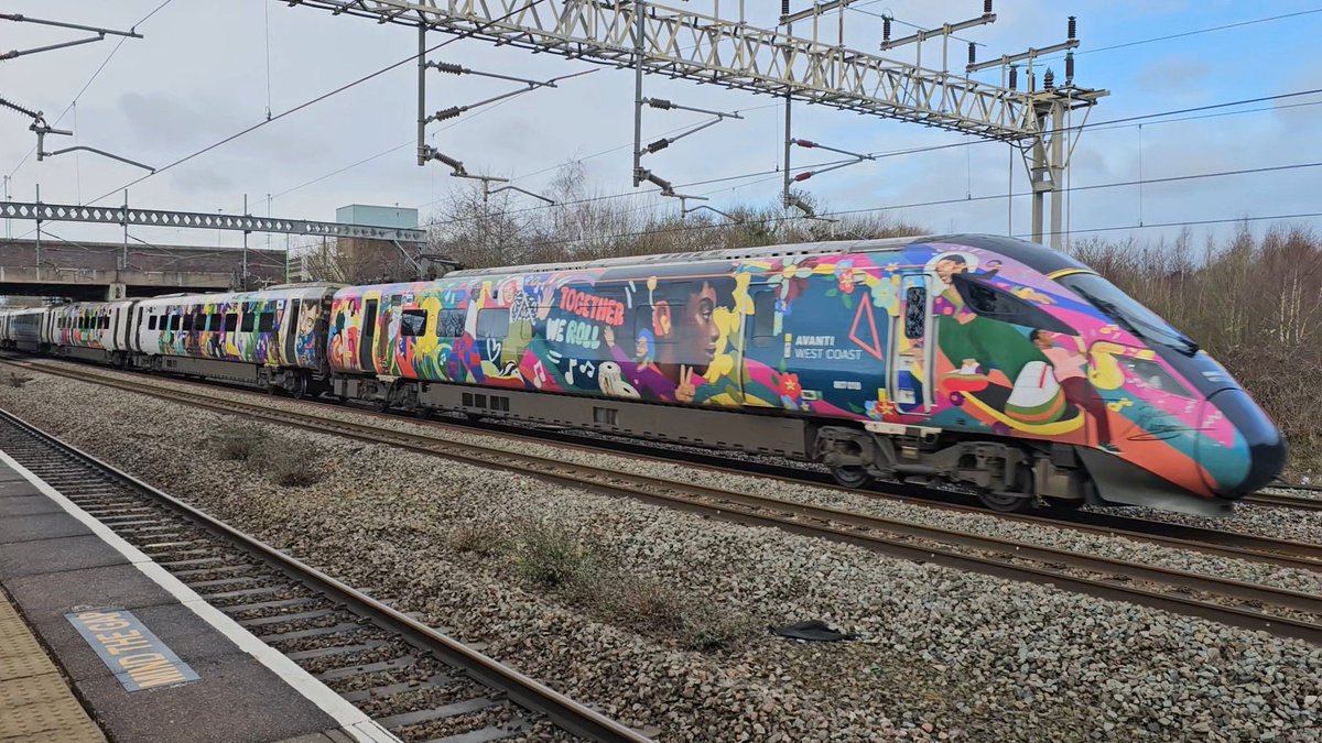Harrod15S's tweet image. Another ✅️ in the book from yesterday, #Avanti 807010 in its crazy livery 😃
#class807 #trains #Tamworth
