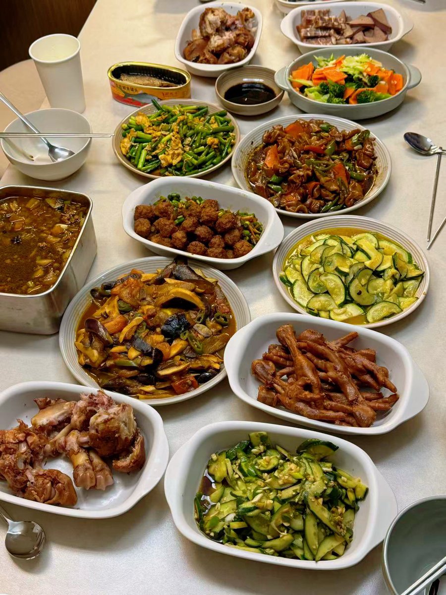 이거두개가 각각 다른사람이 올린 사진이라는게 너무무서워.. 너무 같은 가정에서 지내는 사람이잖아