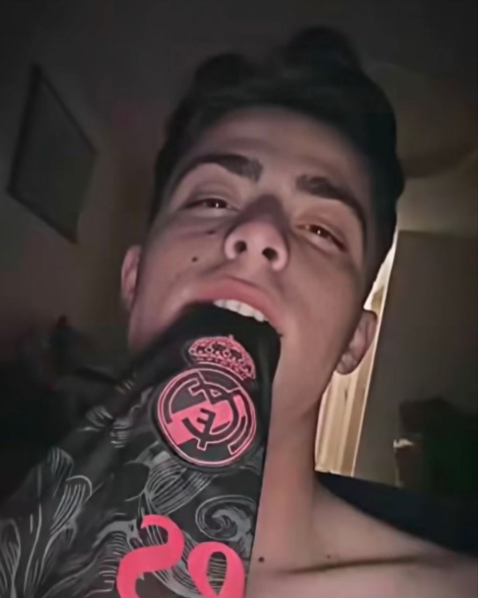 گُربه سیاه tweet media