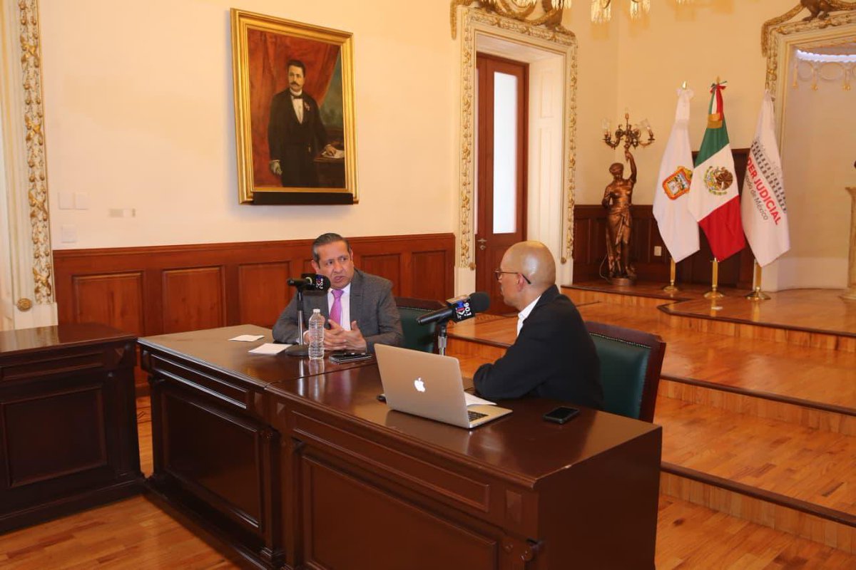 mgdohector's tweet photo. Fue un gusto recibir al periodista Felipe González (@FelipeGlz) en el histórico Salón de Plenos del Palacio de Justicia, con quien tuve la oportunidad de compartir que próximamente el Estado de México será sede de la Asamblea Ordinaria de la Comisión Nacional de Tribunales Superiores de Justicia de los Estados Unidos Mexicanos (@ConatribMx), en la que se presentará la propuesta de Ley Orgánica Modelo, construida por el @PJEdomex en coordinación con 13 tribunales del país, en un diálogo abierto y una visión nacional.

Conversé con Felipe y su auditorio de “Panorama Informativo” -Mix 90.1 FM-, sobre la nueva estructura del Poder Judicial —integrada por el Tribunal Superior de Justicia, el Órgano de Administración Judicial y el Tribunal de Disciplina— que ha permitido una transición institucional ordenada y eficaz tras la reciente reforma judicial.

Juntos, seguimos construyendo una institución transparente, eficiente y cercana a la ciudadanía.

#JusticiaCercana #PJEMCercano