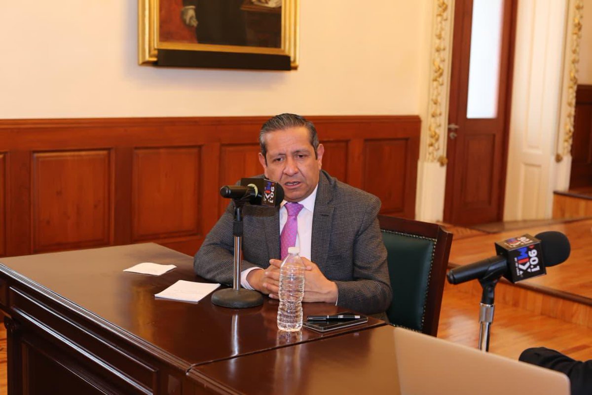 mgdohector's tweet photo. Fue un gusto recibir al periodista Felipe González (@FelipeGlz) en el histórico Salón de Plenos del Palacio de Justicia, con quien tuve la oportunidad de compartir que próximamente el Estado de México será sede de la Asamblea Ordinaria de la Comisión Nacional de Tribunales Superiores de Justicia de los Estados Unidos Mexicanos (@ConatribMx), en la que se presentará la propuesta de Ley Orgánica Modelo, construida por el @PJEdomex en coordinación con 13 tribunales del país, en un diálogo abierto y una visión nacional.

Conversé con Felipe y su auditorio de “Panorama Informativo” -Mix 90.1 FM-, sobre la nueva estructura del Poder Judicial —integrada por el Tribunal Superior de Justicia, el Órgano de Administración Judicial y el Tribunal de Disciplina— que ha permitido una transición institucional ordenada y eficaz tras la reciente reforma judicial.

Juntos, seguimos construyendo una institución transparente, eficiente y cercana a la ciudadanía.

#JusticiaCercana #PJEMCercano