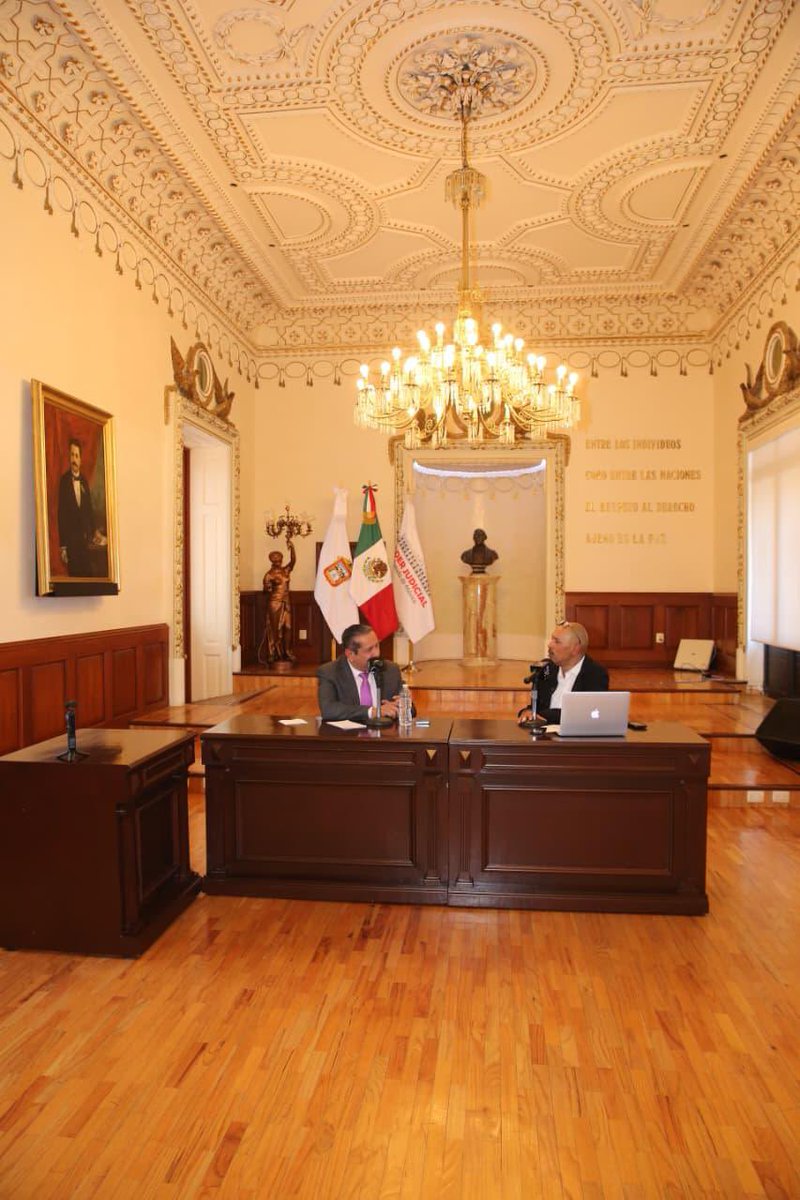 mgdohector's tweet photo. Fue un gusto recibir al periodista Felipe González (@FelipeGlz) en el histórico Salón de Plenos del Palacio de Justicia, con quien tuve la oportunidad de compartir que próximamente el Estado de México será sede de la Asamblea Ordinaria de la Comisión Nacional de Tribunales Superiores de Justicia de los Estados Unidos Mexicanos (@ConatribMx), en la que se presentará la propuesta de Ley Orgánica Modelo, construida por el @PJEdomex en coordinación con 13 tribunales del país, en un diálogo abierto y una visión nacional.

Conversé con Felipe y su auditorio de “Panorama Informativo” -Mix 90.1 FM-, sobre la nueva estructura del Poder Judicial —integrada por el Tribunal Superior de Justicia, el Órgano de Administración Judicial y el Tribunal de Disciplina— que ha permitido una transición institucional ordenada y eficaz tras la reciente reforma judicial.

Juntos, seguimos construyendo una institución transparente, eficiente y cercana a la ciudadanía.

#JusticiaCercana #PJEMCercano
