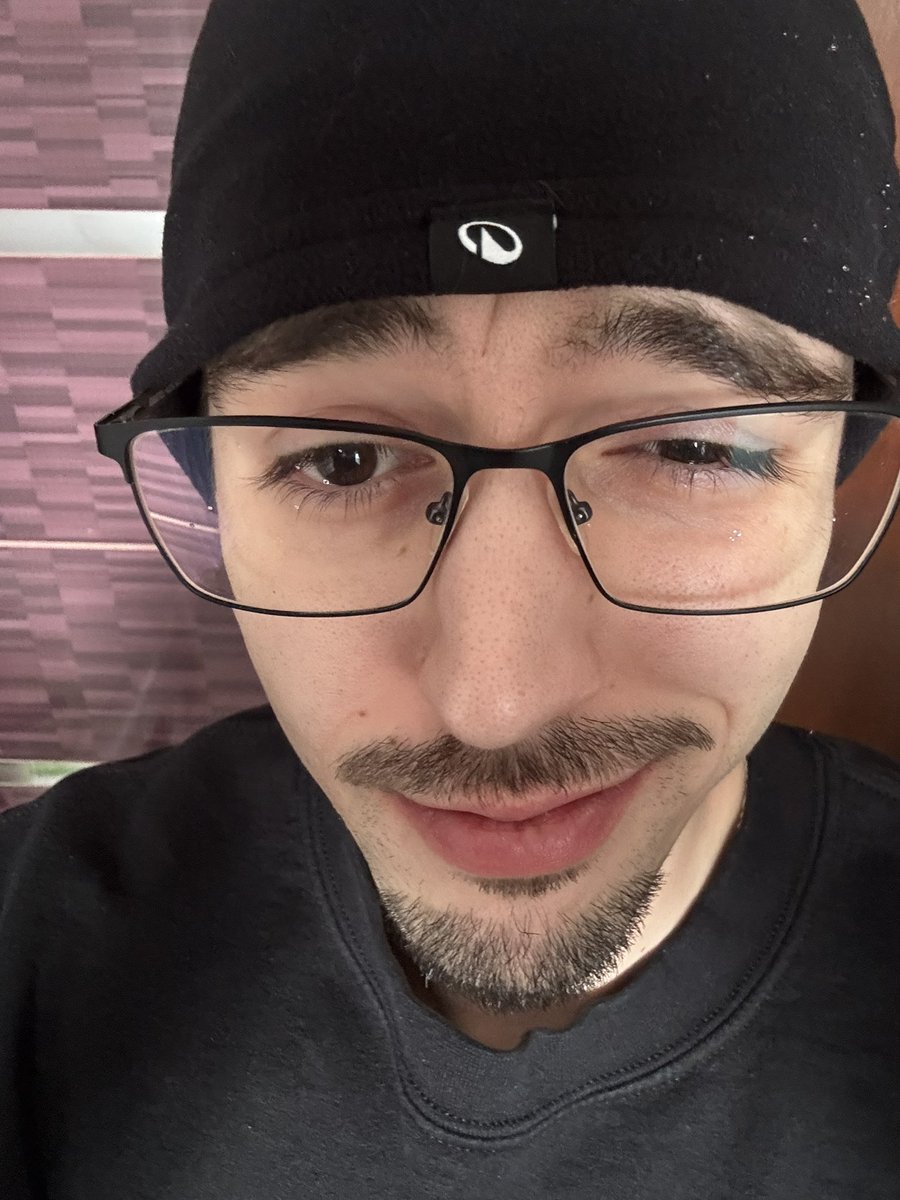 мики tweet media