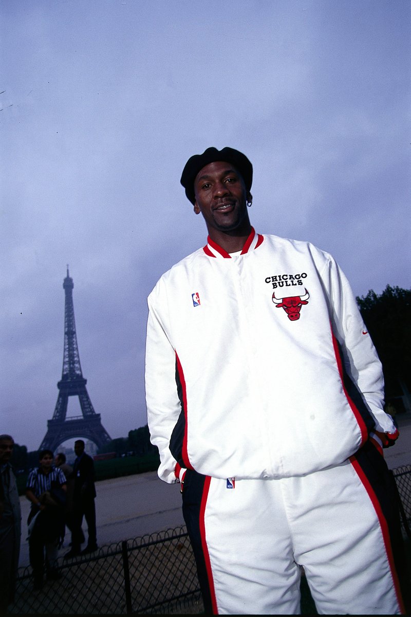 NBAFRANCE's tweet image. Nous souhaitons un bon anniversaire à Michael Jordan ♥️

63 ans aujourd'hui pour MJ 🙌

Hall Of Fame
14x #NBAAllStar
6x NBA champion
6x #NBAFinals MVP
5x NBA MVP 
10x meilleur scoreur de la ligue 
ROY 1985
DPOY 1988
11x All-NBA
9x All-Defensive