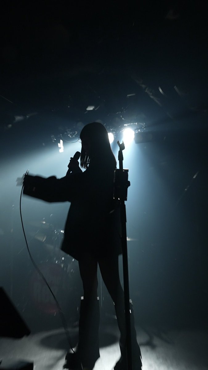 root_A_official's tweet photo. RT @1_6_8___: 最近のライブのお写真っ࿐✩.˚

シールドぶっちんしてるように見える😂 https://t.co/IVqqaoRtn7