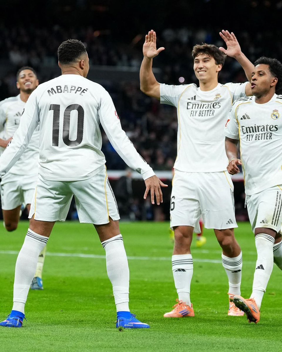 📊 Gonzalo WITHOUT Kylian Mbappé: 11 GOALS ⚽️

Gonzalo WITH Kylian Mbappé: 0 GOALS ❌

𝑮𝒐𝒏𝒛𝒂𝒍𝒐 𝒑𝒓𝒆𝒇𝒆𝒓í𝒔 𝒕𝒐 𝒑𝒍𝒂𝒚 𝑾𝑰𝑻𝑯𝑶𝑼𝑻 𝑲𝒚𝒍𝒊𝒂𝒏! 😅