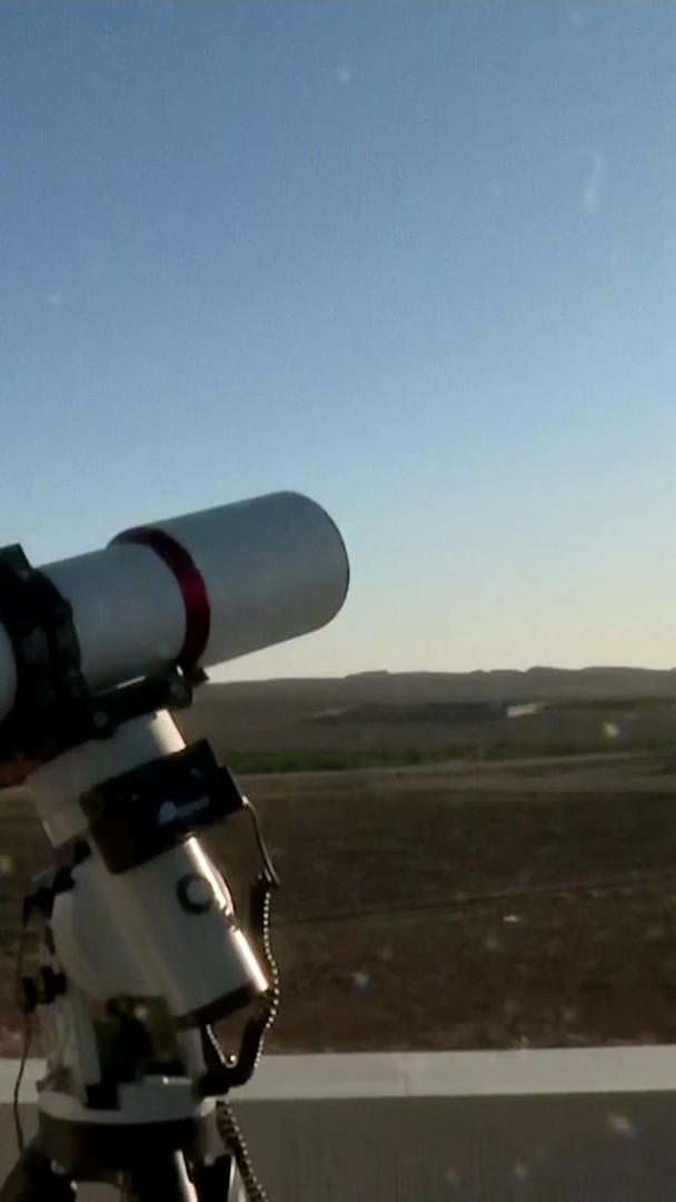 على العربية.. تغطية لتحري هلال شهر رمضان. قناة العربية. نشرة الرابعة 