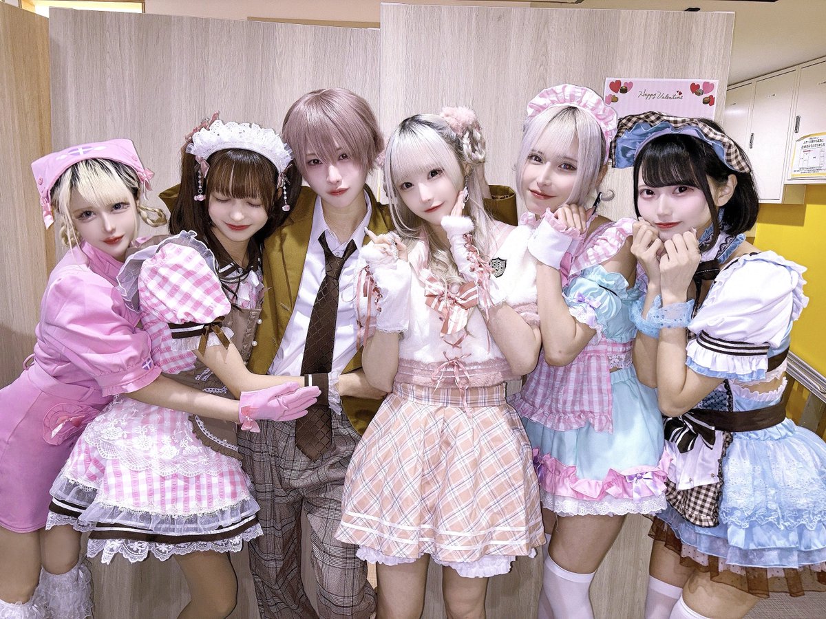 schro_official's tweet image. チョコレートと私たち、どっちがほしい❓