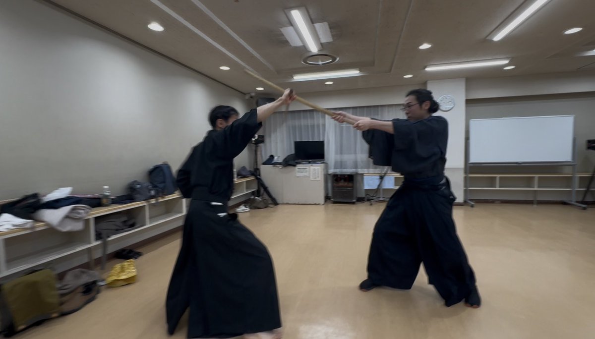 #天狼殺陣教室
本日は足運び、立ち方、空手の受け、体捌きの稽古を重点的に行いました。

殺陣の内容も1vs2の代わる代わる隙をつくように攻められる中、体捌きを駆使して適切に逃げ、反撃する殺陣です。

初参加の方もご参加頂き、メンバーも良い刺激になったと思います。ありがとうございました！