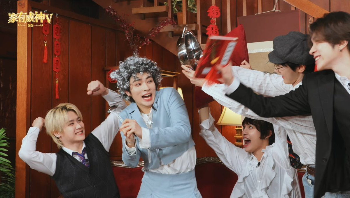 みんな何かしら鈍器で殴ろうとしている中、餅だけド◯えもんのような✊️で行こうとしてるの可愛すぎる😌