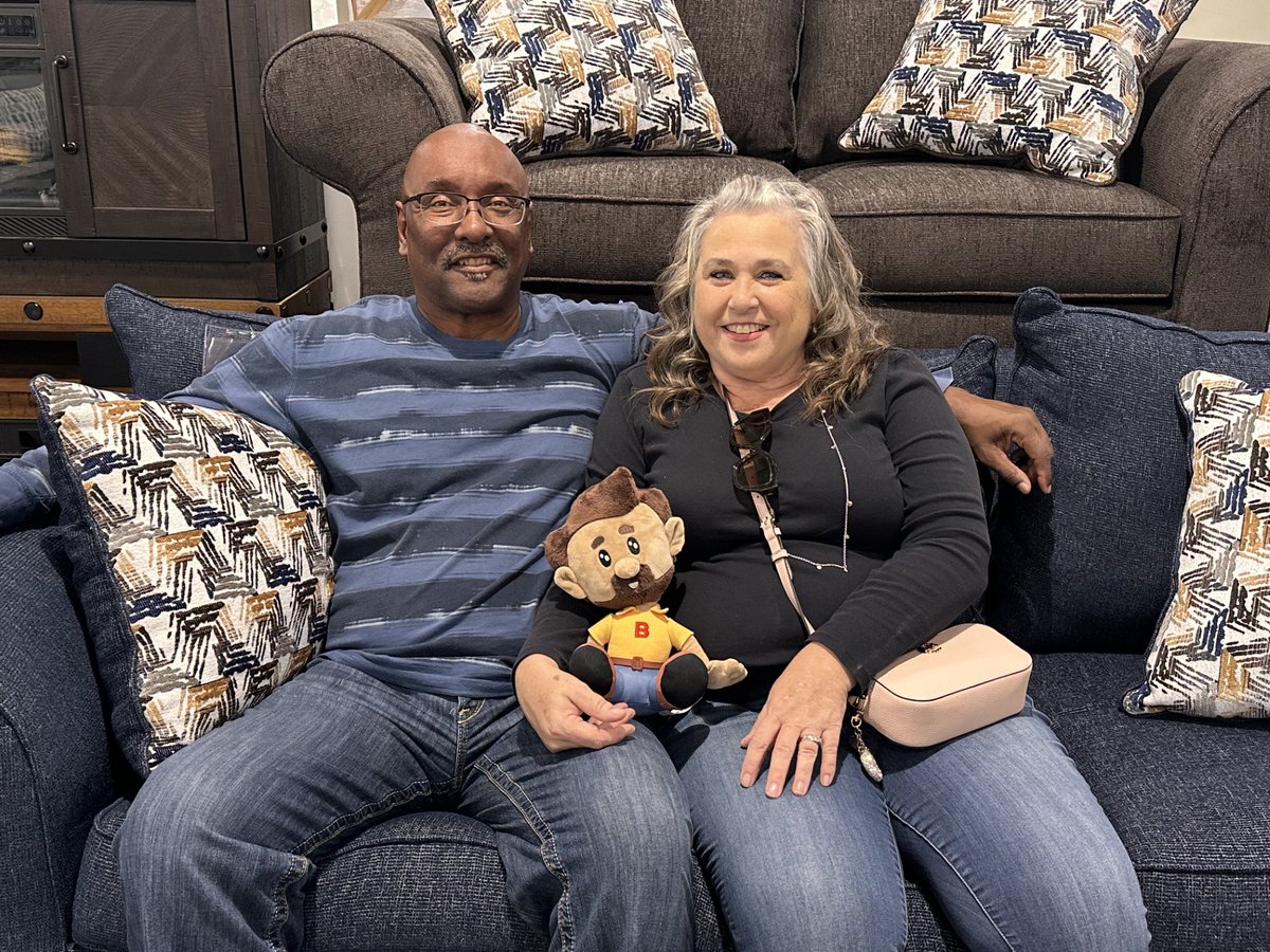 Bob’s Discount Furniture tweet media