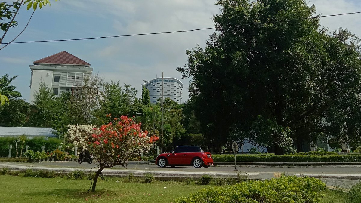 daisytari's tweet photo. Ketika foto ngasal di Jogja. https://t.co/2mNeauM4GF