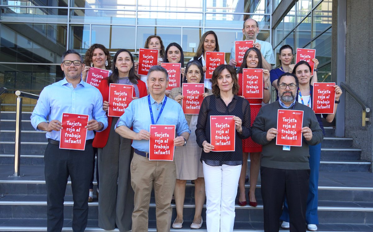OITconosur's tweet photo. 🟥 El equipo de @OITConoSur se suma a la campaña #TarjetaRoja al #TrabajoInfantil.

Ahora, es tu turno 👇
 📷Súmate, comparte tu foto y etiqueta a 3 personas.

🔗https://t.co/feXYHXXdQN
#EndChildLabour #SinTrabajoInfantil https://t.co/gUwXzKnWuH