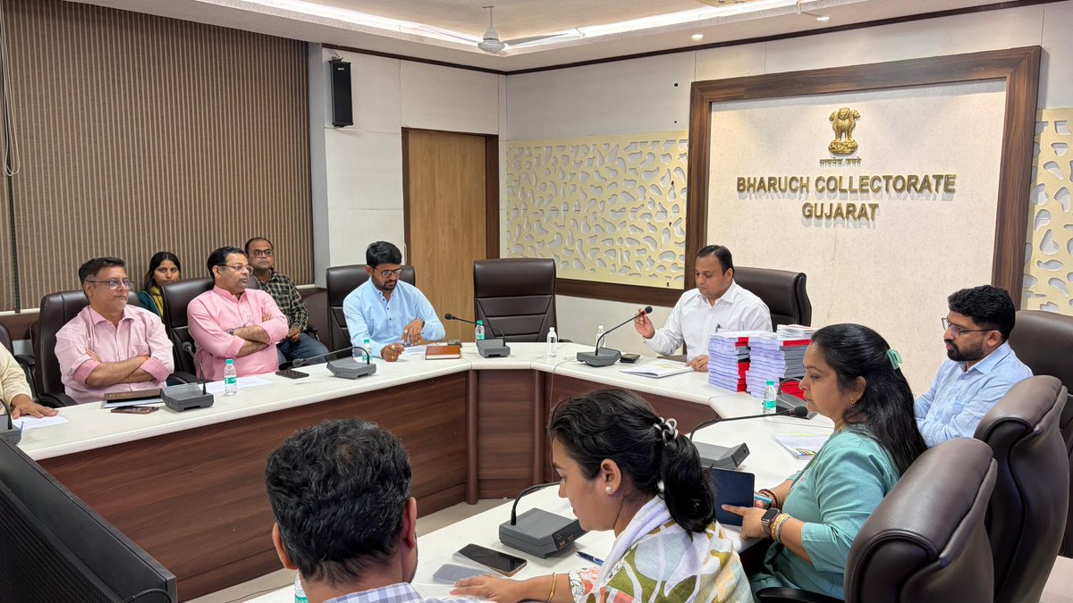 Collector & DM Bharuch tweet media