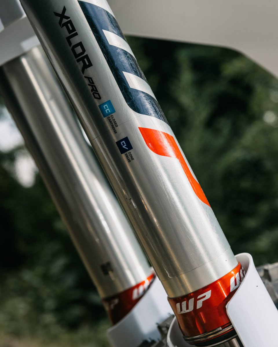 HQV_MotoUK's tweet photo. Enduro, elevated.🚀
WP Suspension XPLOR Pro takes the rough with the smooth, enhancing traction to deliver you the ultimate in feel and feedback.
Discover more - https://t.co/hKniWROZpA
#Husvqvarna #RideHusqvarna #GoRide #Enduro #TE250 #TwoStrokeTuesday https://t.co/n4vixUvzOv