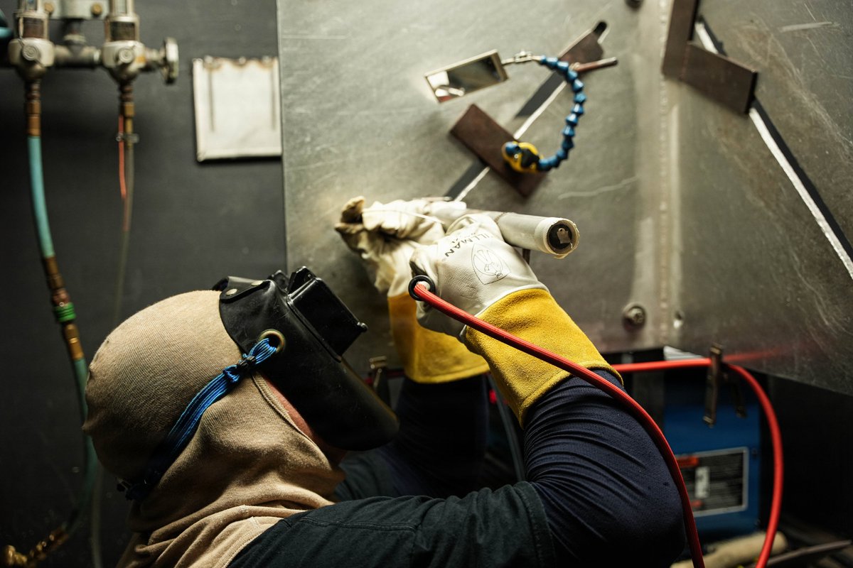 USNavyNNPP's tweet photo. Stephen Umeno, a nuclear welder at @PHNSYIMF, sharpens his skills during a welding qualification. These experts are essential to ensuring the integrity of systems vital to @USNavy's nuclear-powered fleet.
#technicalexcellence | #peoplegetthingsdone | #TeamNavalReactors https://t.co/9jXG26x74P