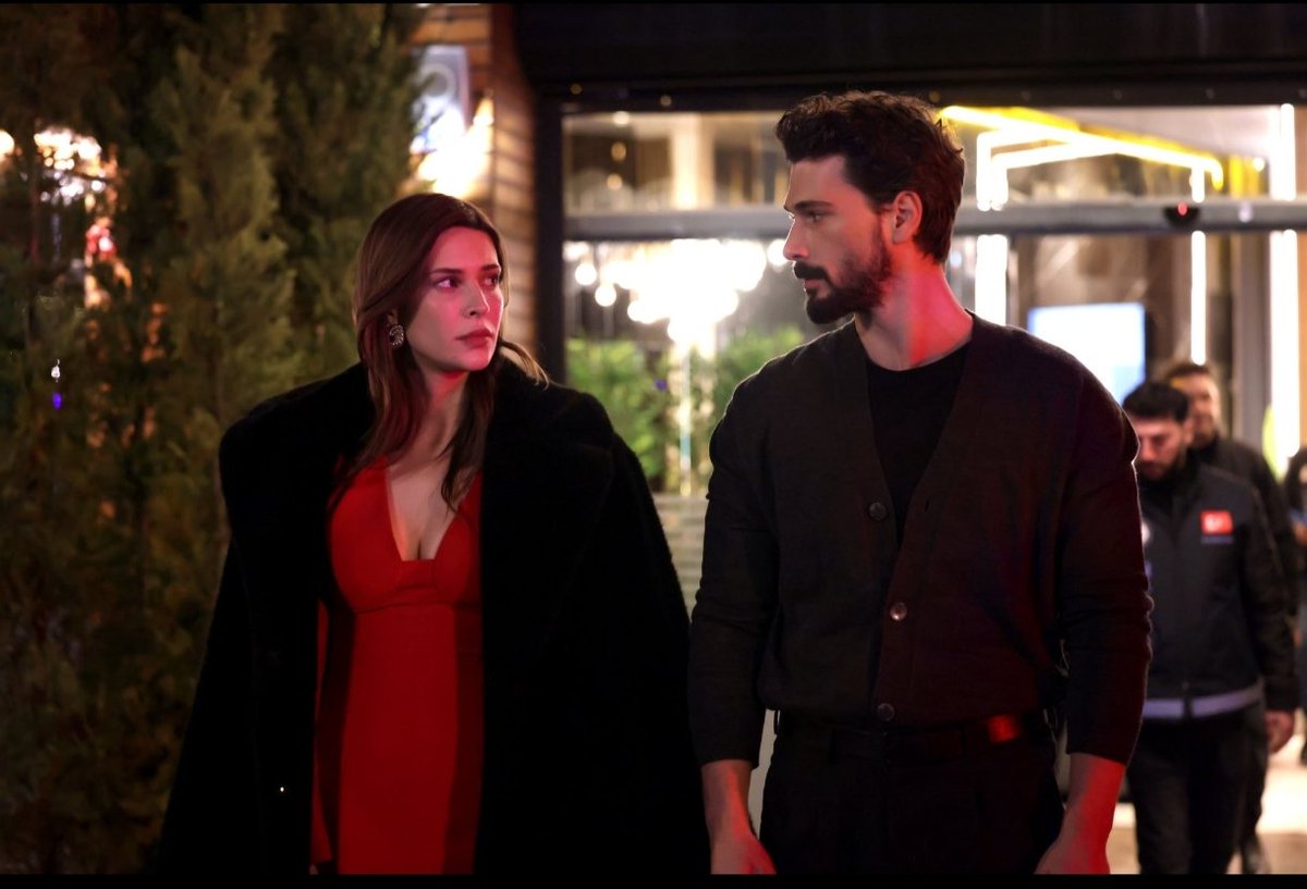 NowTv ve Medyapım üçgen ilişki hikayesi yazmayı bayılır. Ship savaşları çıkarıp fanları birbirine düşürüp kaos ortamı yaratır.Yeraltı dizisinde de aynı politikayı uyguluyor. Boşuna hayal kurmayın!Başrol çifti #AlCey dir. Ve Haydar Ali nin kalbi Ceylan ın. #yeraltı
