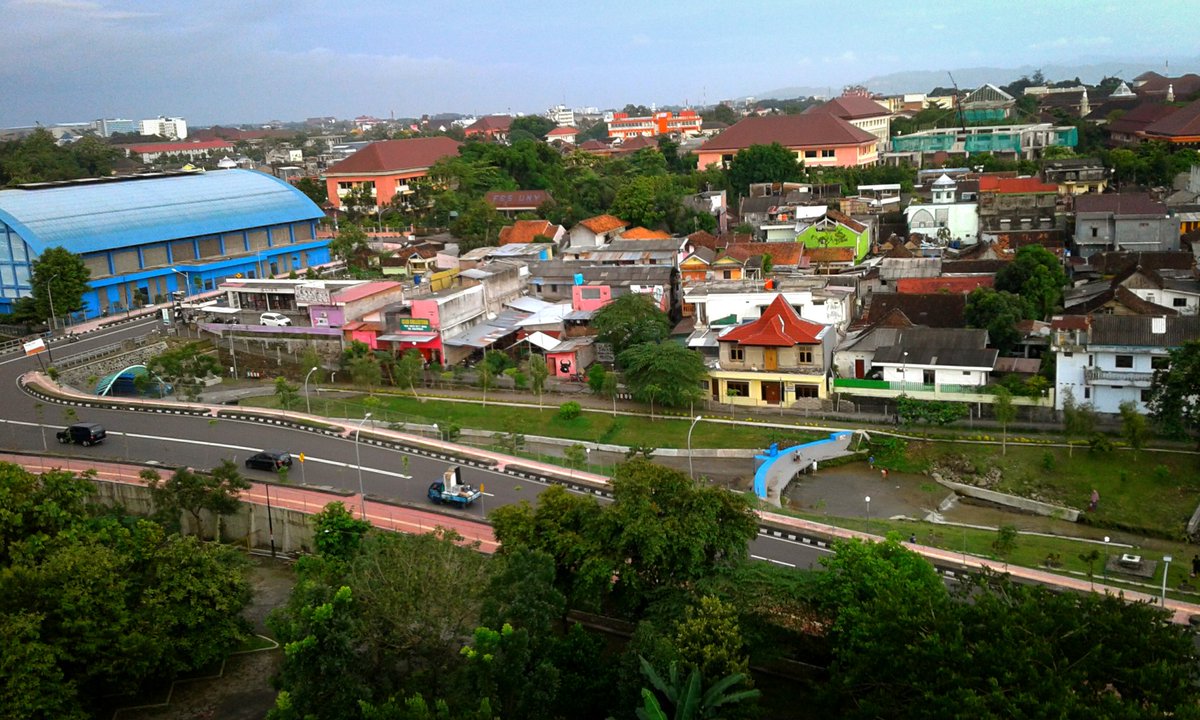 daisytari's tweet photo. Ketika foto ngasal di Jogja. https://t.co/2mNeauM4GF