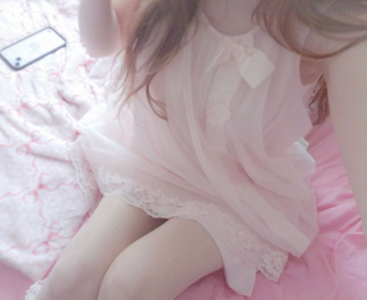 starvingwaif's tweet image. "It is only one bite"

no, it is you getting away from your gw. every single fucking calorie counts.