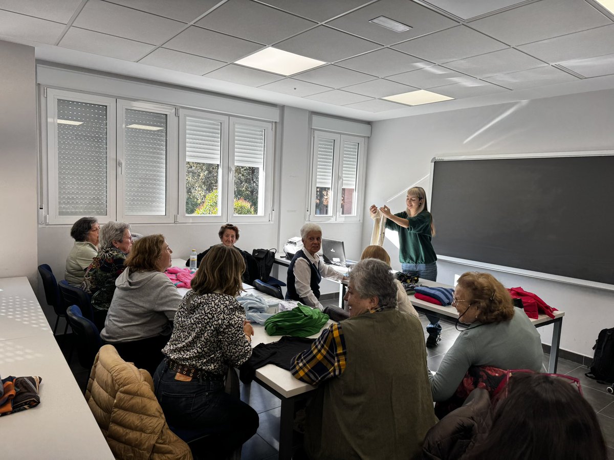 👚🌍Hoy hemos celebrado una jornada de sensibilización ambiental en el Centro Municipal de Mayores El Carrascal, de la mano de <a href="/Humana/">Humana</a>. 

♻️<a href="/vbonetatienza/">Vbonetatienza</a>, edil de Medio Ambiente, y <a href="/VirginiaULEG/">𝚅𝚒𝚛𝚐𝚒𝚗𝚒𝚊 𝙱𝚎𝚗𝚒𝚝𝚘</a>, edil de Mayores, han acompañado esta iniciativa que refuerza nuestro compromiso con