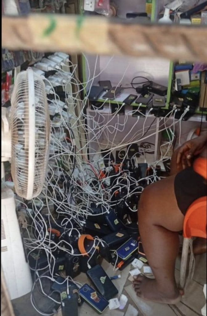 Nigeria 🇳🇬please 🙏🙏
We are students😪🥹
We need electricity😢💔
We deserve better 😪😭