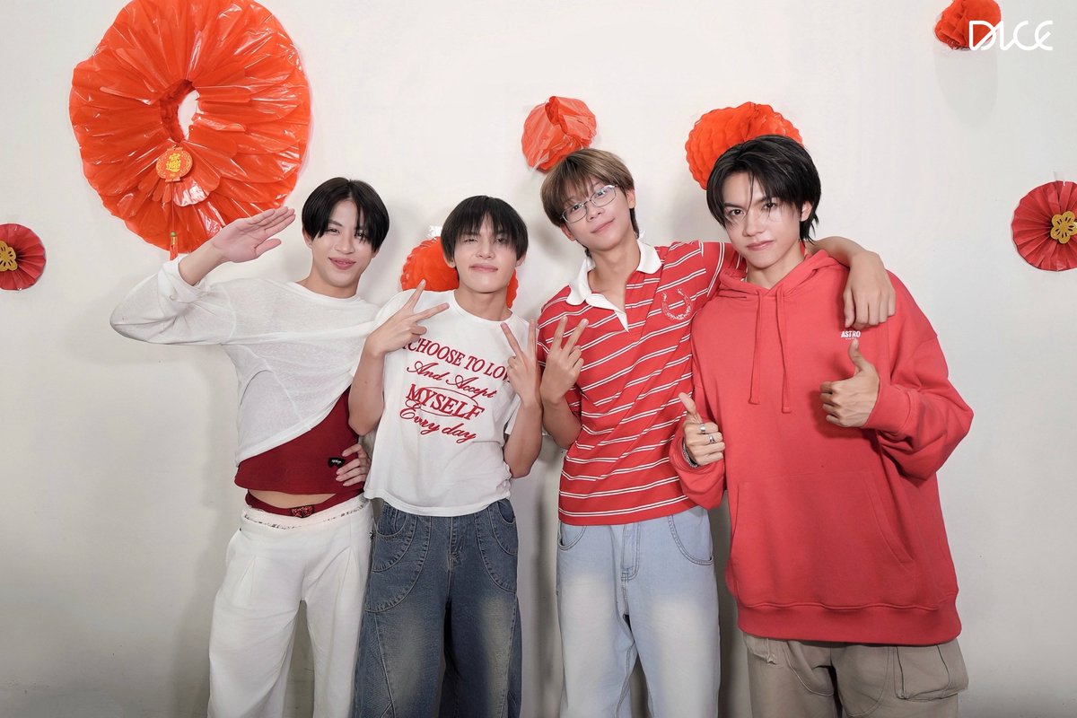 🧧 เป็นยังไงกันบ้างครับ สนุกกันมั้ยแวะแชะภาพความน่ารัก ระหว่าง 

ทีม หมาแมวน้ำซ่าไก่ซัง 🆚 ทีม ต้าซั่วเท่อซั่ว ปู๋ย่าวหลาย อู๋หลู่หว่อเตอเหม่ย หว่อปู๋ ซื่อหนี่เตอ สไตล์ โย่วเว่ยเหอเทียนเทียนฉันเจอเหว่ย 🏮 มาฝากทุกคนกันครับ ~

#ลื้อตอบให้ไวแล้วอั๊วจะให้กินไปกับDICE
#DICE_SONRAY