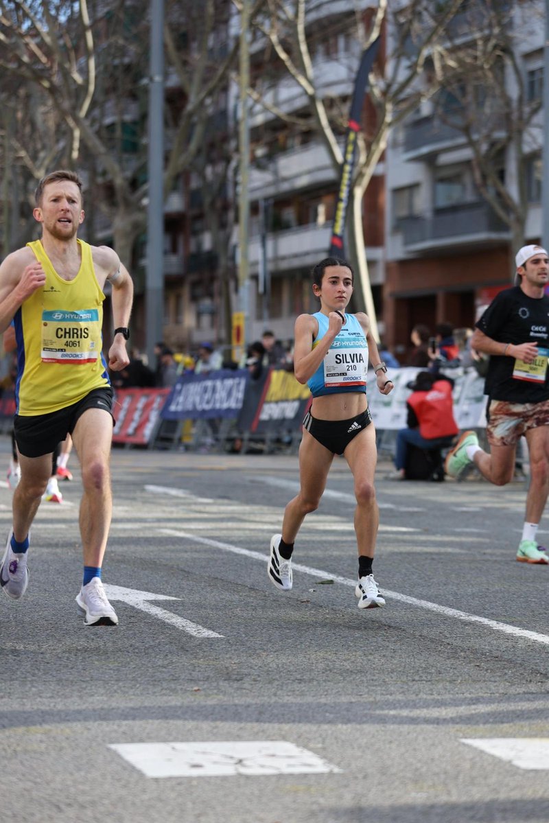1:14.04. 

  MEJOR MARCA ESPAÑOLA Sub-23 de SIEMPRE. 

Bonito debut en la distancia para esta chica tímida,  discreta y trabajadora. 
Creo que Silvia ya tiene nueva distancia favorita.