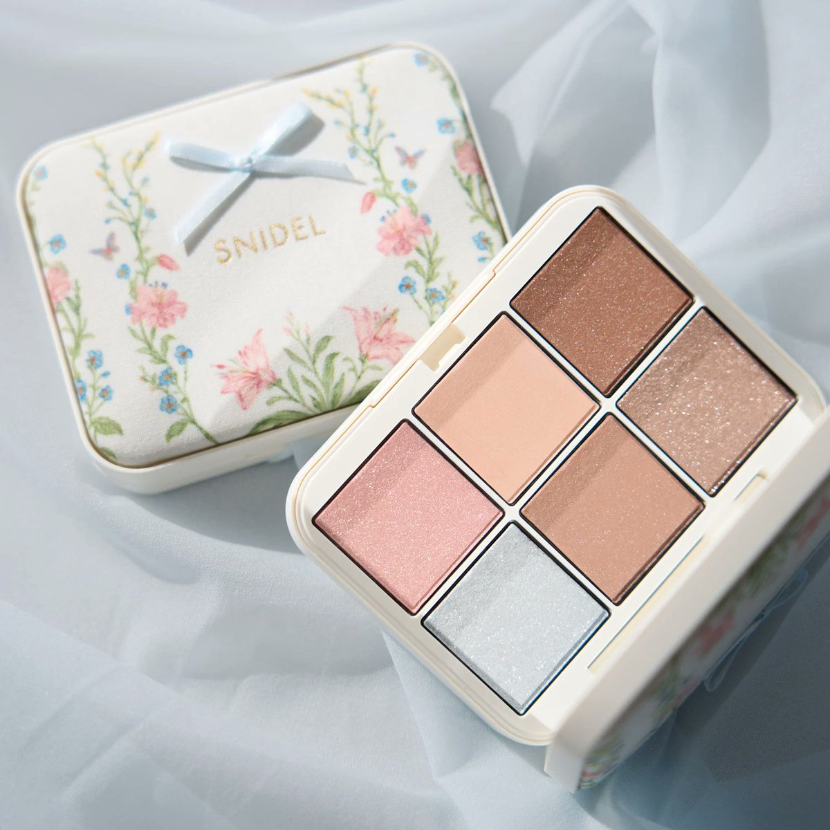 オンラインで予約できるカラーが可愛かったから(こっちはリボンが