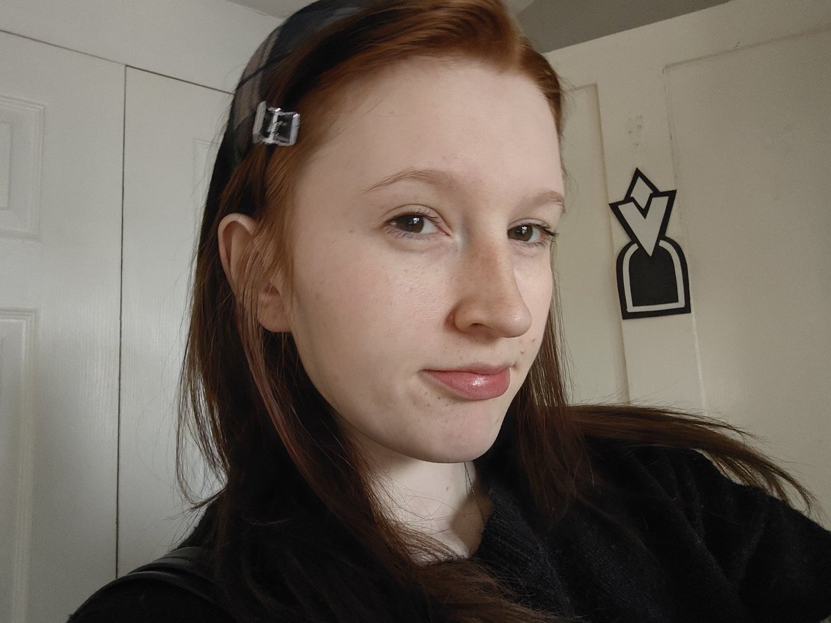 Cold ass day, my hands are freezing ❄️