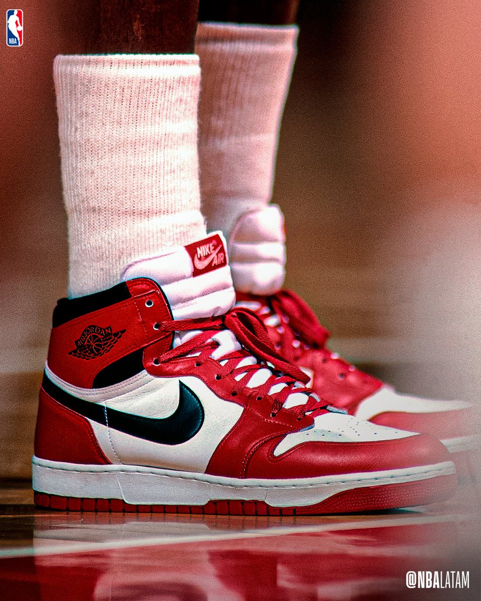 NBALatam's tweet image. El debut de Michael Jordan en el #NBAAllStar también fue el estreno de sus Jordan 1 en 1985 👟

¡ICÓNICAS! 😍