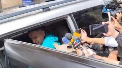 AygunBoDigital's tweet image. #Aygün🇧🇴 | La Justicia dictó 6 meses de detención preventiva para el exinterventor de EPSAS, Bladimir Iraizos, por la presunta compra irregular de 258 tuberías chinas por Bs 14,3 millones. Investigan incumplimiento de deberes y conducta antieconómica.
#EPSAS #Bolivia #LaPaz