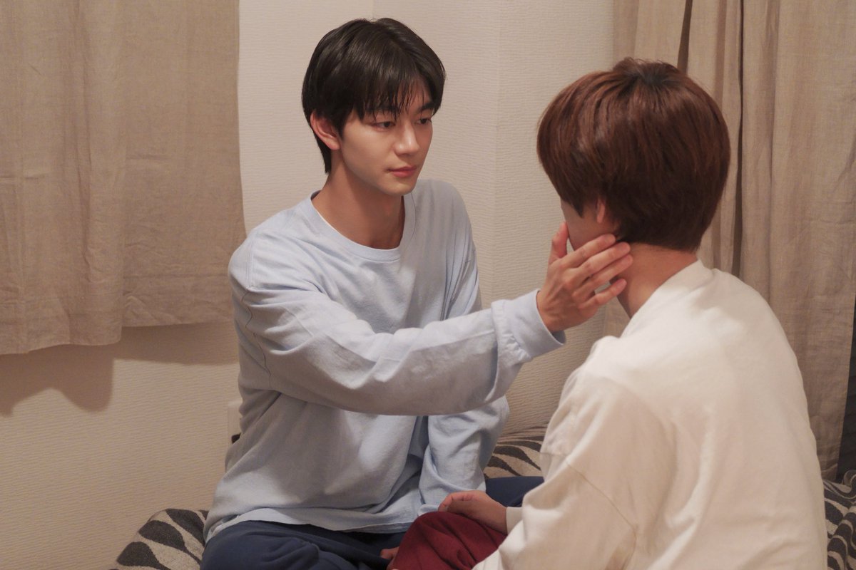 scketto1's tweet photo. 第6話、ついに——。

『親友の「同棲して」に「うん」て言うまで』

待望のキスに
Xは騒然。

「心臓が痛い」
「苦しい」
「助けてください」

尊さが限界突破。

第5話はTVerランキング第8位📈
勢いは止まらない。

▼見逃しはこちら
TVer：https://t.co/3dhujuzbgX…

FOD：https://t.co/I8sDNgLgh7…

#ドラマ同棲まで