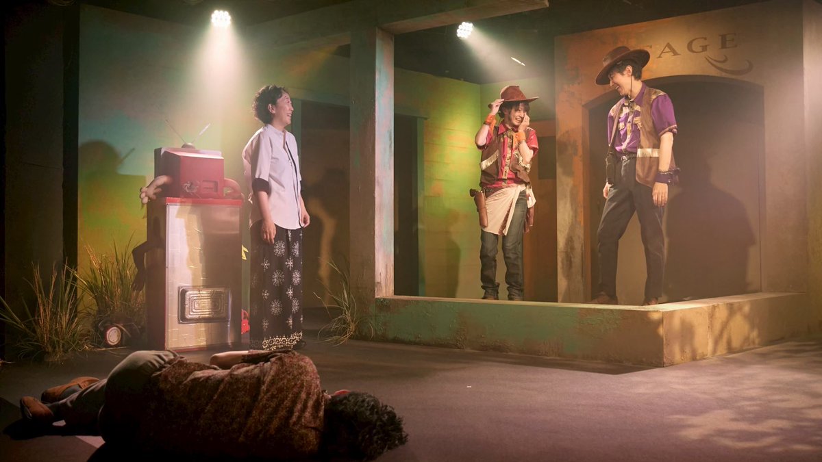 通し稽古が終わり、別現場の俳優仲間の方と酒を飲む。やっぱり、舞台をつくる人には物語を信じる強い力が必要だよね、なんて当たり前の話をして。明日からのお稽古も頑張ります。
本日もお疲れ様でした。

写真：山下雄基さん