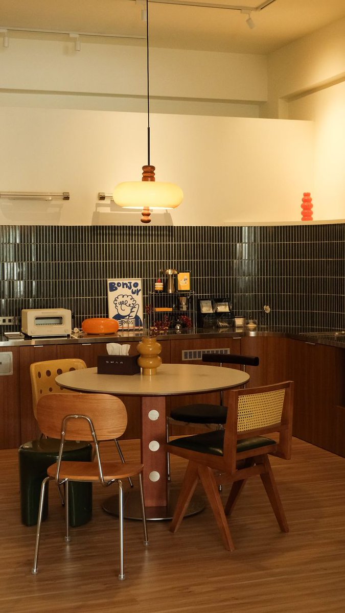 pamvonhadder's tweet image. japanese mid century retro kitchens
